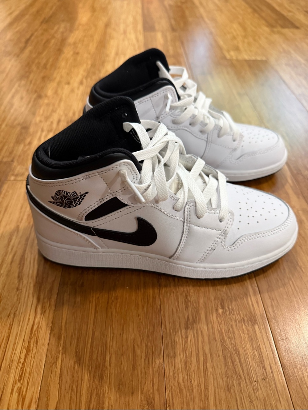 Air Jordan 1 Mid Sneakers